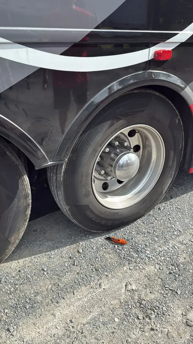 Newly installed tires on tour bus dual rear axle serviced by J&L Gonzalez mobile tire shop