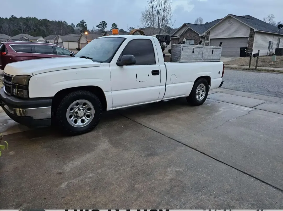 J&L Gonzalez Chevrolet service truck with diamond plate toolboxes and amber beacon light in Arkansas driveway